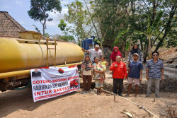 PDI Perjuangan DIY Salurkan 25 Tangki Air Bersih ke Gunungkidul