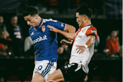 Como Kalah 2-3 dari Feyenoord, Gol Bunuh Diri Sanchez Jadi Penentu