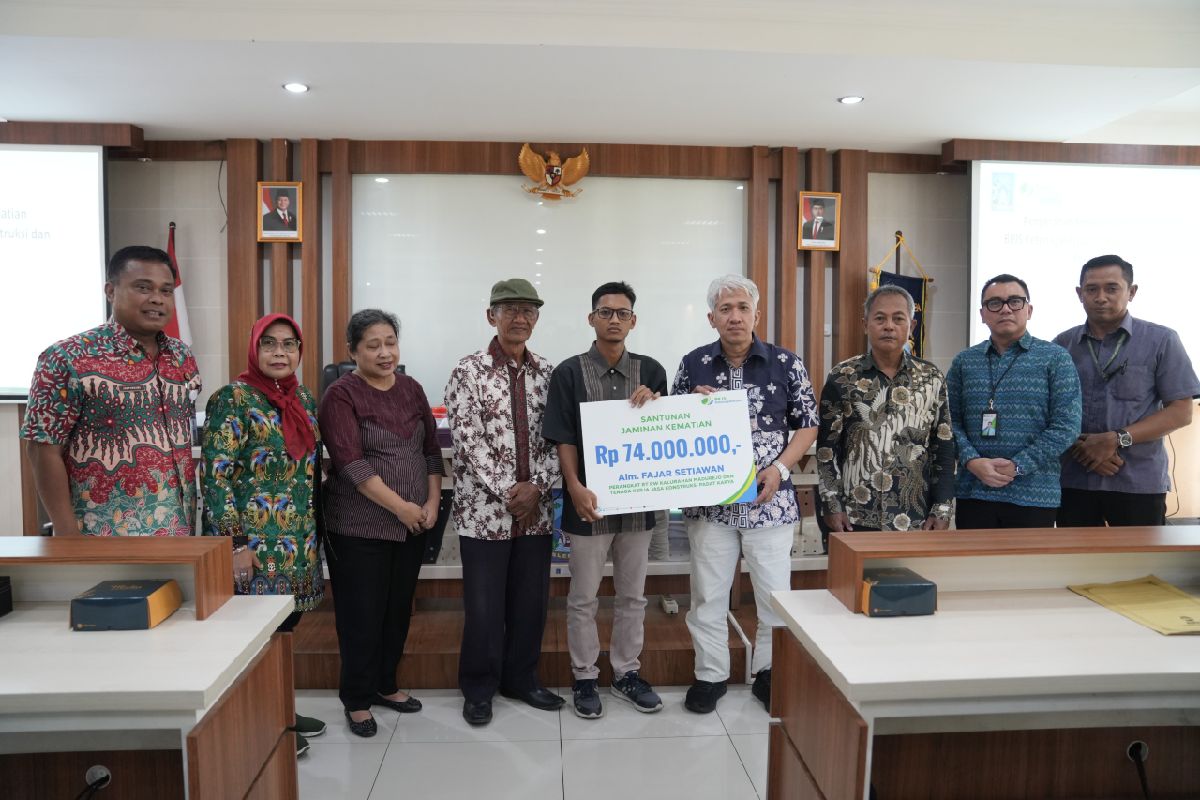 Ahli Waris Pekerja Padat Karya Sleman Terima Santunan Rp74 Juta dari BPJamsostek