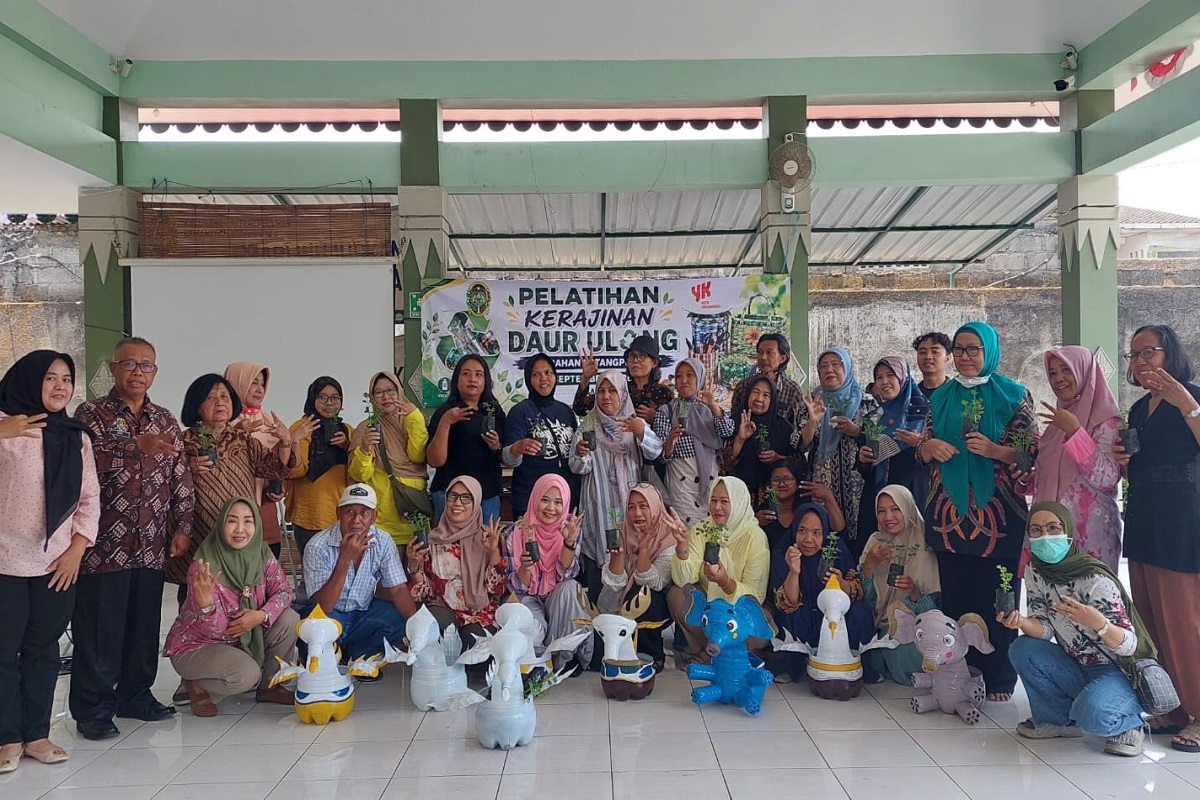 Warga Kelurahan Patangpuluhan, Kota Jogja, Sulap Galon Bekas Jadi Produk Bernilai Jual