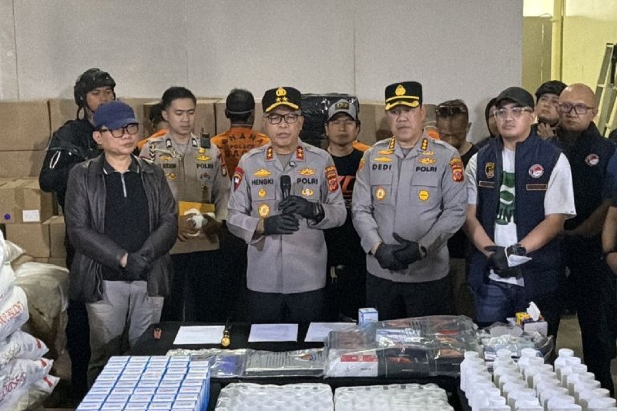 Polda Jabar Bongkar Pabrik Obat Ilegal Berkapasitas 8 Juta Butir