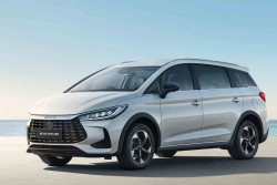 BYD M6 DM-i Terlaris, Distribusi Mobil PHEV Naik 209,5 Persen
