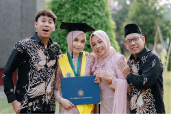 Lulus Cum Laude di UGM, Jihan Anak Sopir Grab Asal Jogja Ini Berhasil Wujudkan Impian