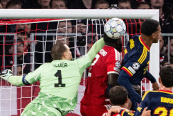 Bayern Muenchen vs Arsenal 2-2, Declan Rice Selamatkan The Gunners