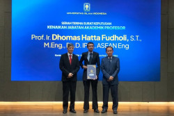 Kembangkan AI untuk Masyarakat, Dhomas Hatta Raih Profesor di Usia 40 Tahun