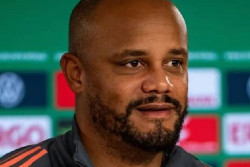 Kondisi Vincent Kompany Stabil, Bayern Belum Tentukan Waktu Pulih