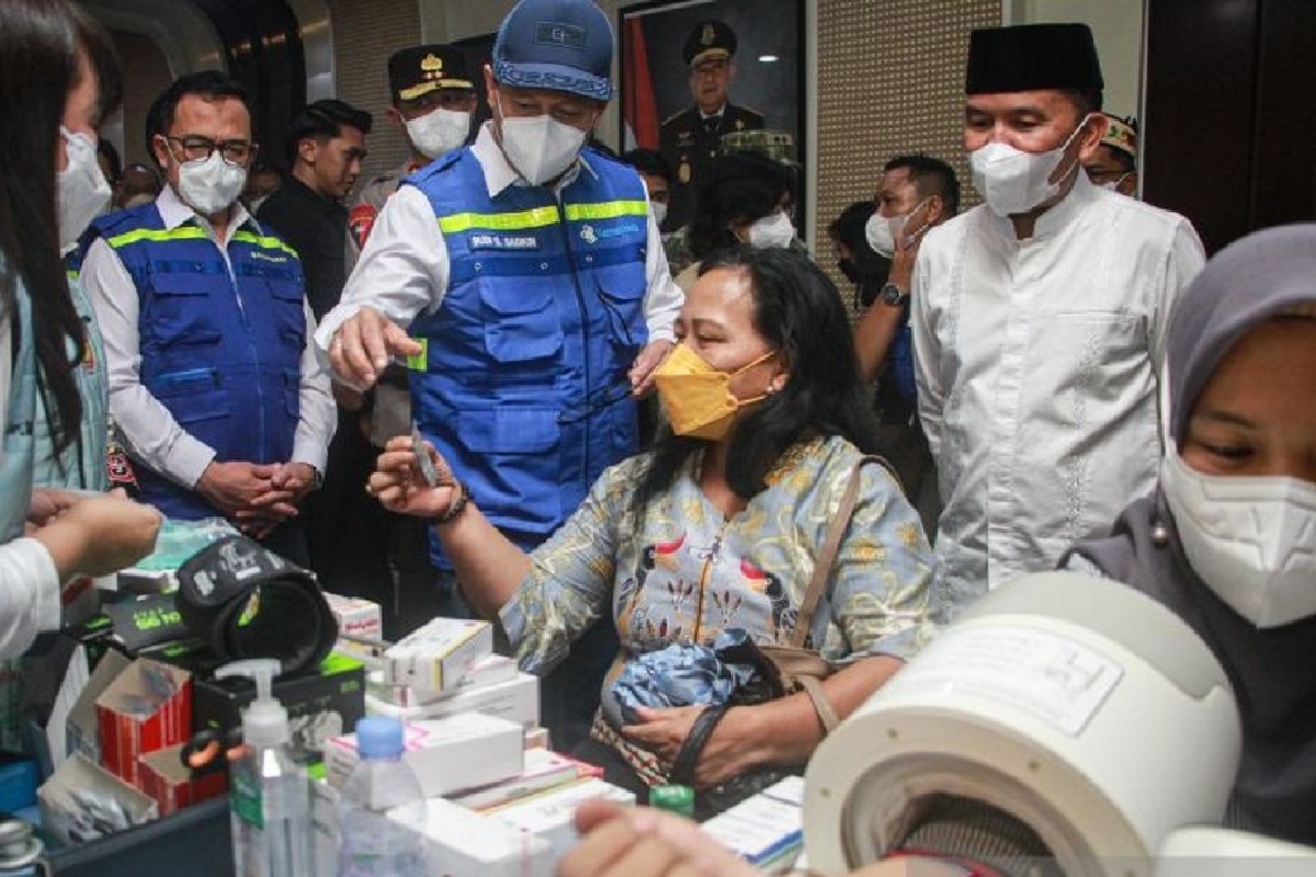 Viral Foto Budi Gunadi Sadikin Pakai Tabung Oksigen, Ini Penjelasan Kemenkes