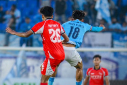 Persela Gagal Menang, De Red FC Cetak Gol di Menit Akhir