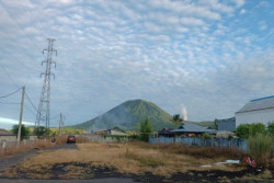 Gunung Lokon Berstatus Waspada, Kawah Dibatasi Radius 1,5 Km