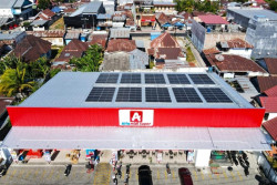 Aksi untuk Bumi, Alfamidi Operasikan 49 PLTS dan Efisiensi 2,2 Juta Lembar Kertas
