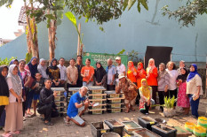 Kelurahan Cokrodiningratan Olah Sampah Rumah Tangga untuk Budi Daya Manggot