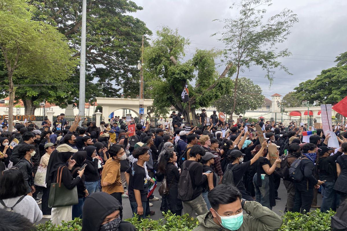 Mahasiswa hingga Suporter Demo di Jogja, Soroti Kebijakan Prabowo-Gibran