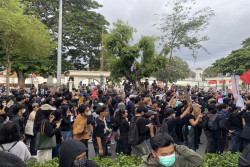 Mahasiswa hingga Suporter Demo di Jogja, Soroti Kebijakan Prabowo-Gibran