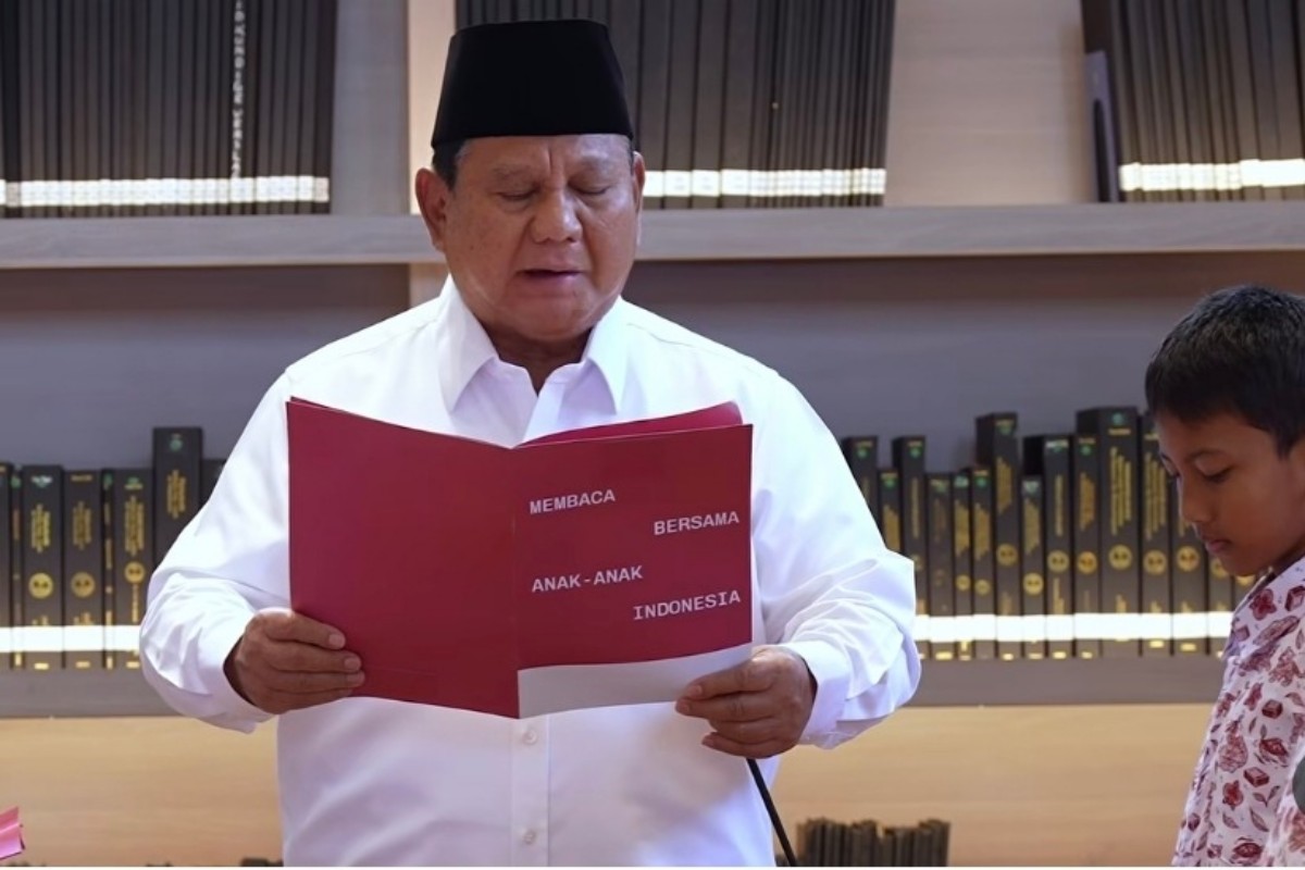 Prabowo Pimpin Pembacaan Sumpah Pemuda Bersama Anak-Anak