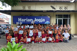 Serunya 65 Murid SD Tamansiswa Jetis Belajar Dunia Jurnalistik di Harian Jogja