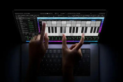 Apple Rilis MacBook Pro Layar Sentuh, Harga Mulai Rp52 Juta