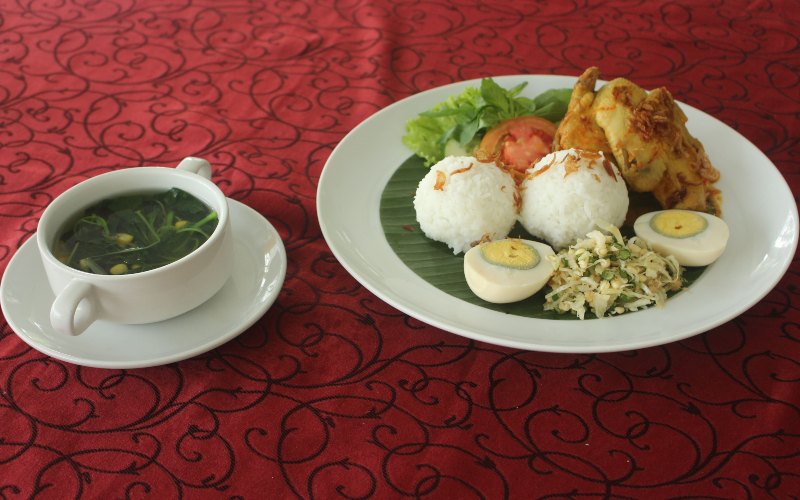 Sekul Golong Set, menu sehat di Bale Raos./Harian Jogja-Lajeng Padmaratri