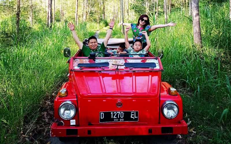 Pengunjung menaikin VW./Instagram @Wulenpari