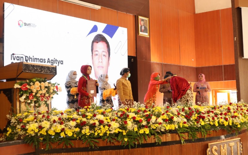 Prosesi wisuda SMK-SMTI Yogyakarta 2020 yang digelar secara terbatas via daring dengan penerapan prokes ketat, Sabtu (28/11/2020).