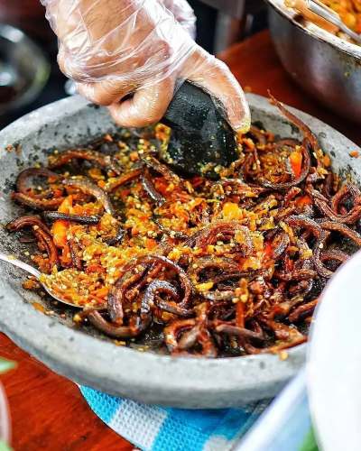Sambel Welut Pak Wardi. (Instagram @jogjabikinlaper)