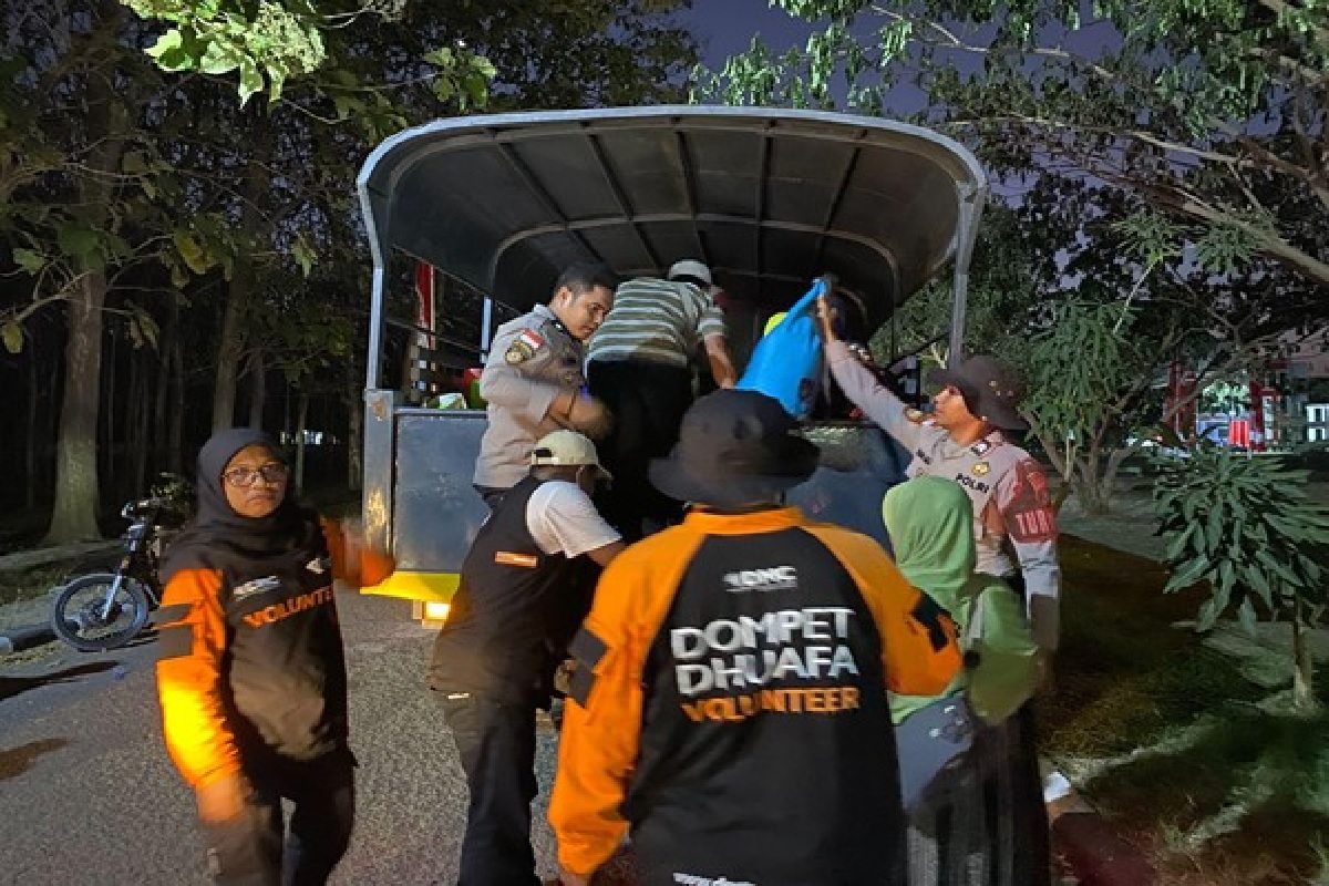 penanganan dan evakuasi korban gempa oleh sukarelawan Dompet Dhuafa