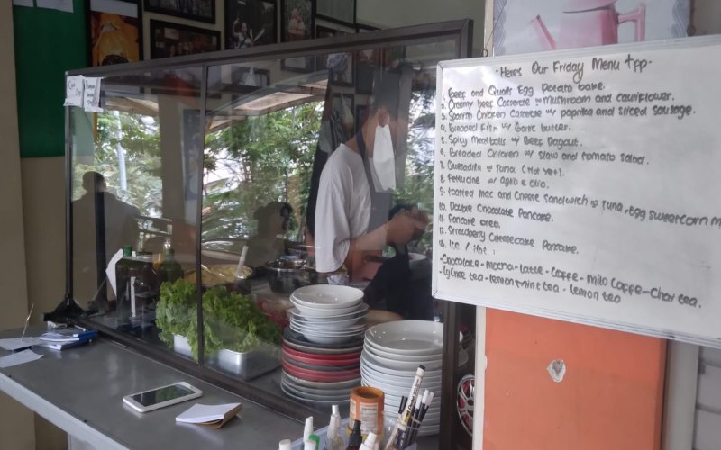 Pilihan menu yang ditawarkan The French Press (TFP) Kopi Warung yang berlokasi di lantai II Pasar Kranggan, Jumat (22/7/2022)./Harian Jogja-Yosef Leon