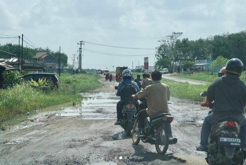 Jalan rusak