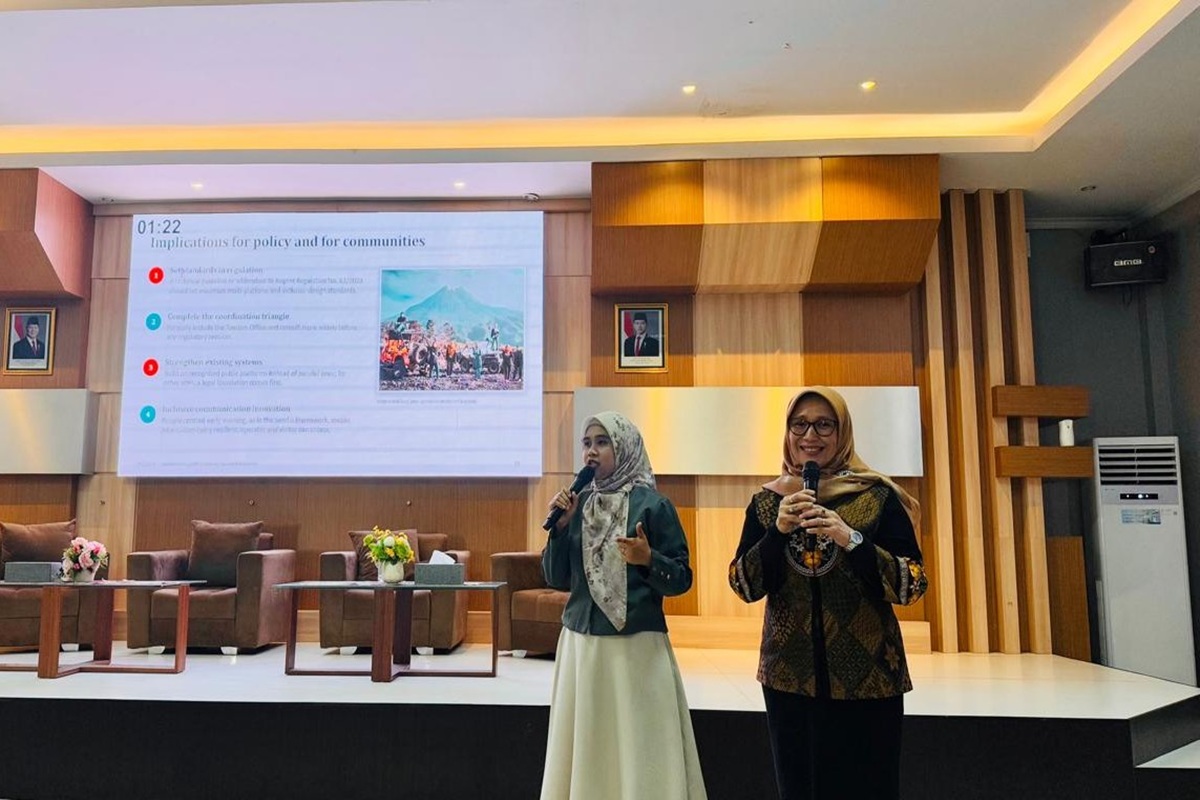 Tim peneliti Program Riset Inovatif Produktif, Adhianty dan Riski Apriliani saat presentasi dalam seminar intermasional di Universitas Mataram, Kamis (15/10/2026)./Istimewa-UMY