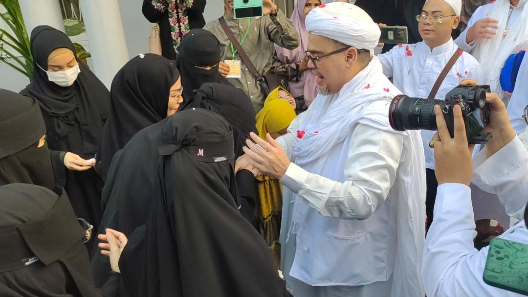 Rizieq disambut keluarga