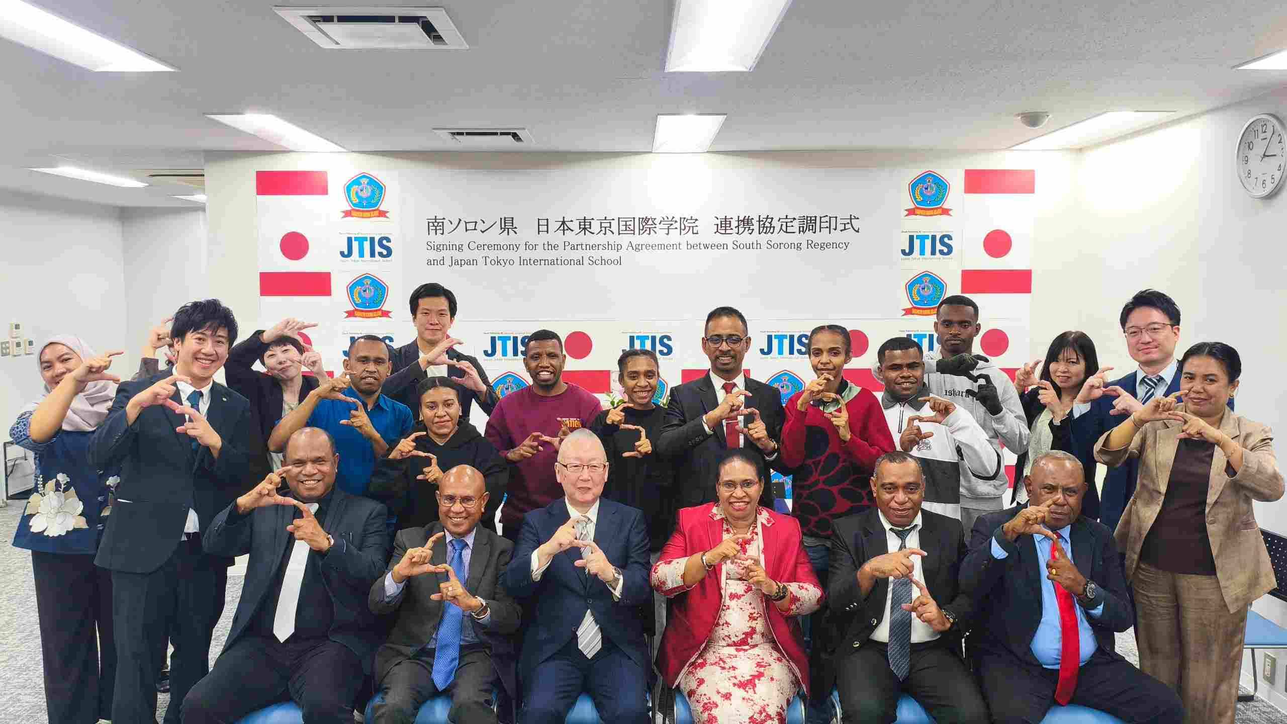 Pemerintah Kabupaten Sorong selatan, bersama Siswa-siswi penerima Beasiswa Empowering Sorong Selatan bersama Pimpinan Japan Tokyo Internasional School Jepang.